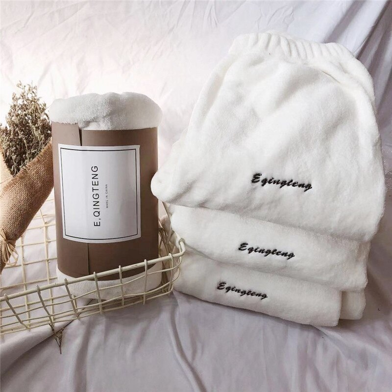 Zimowe grube ciepłe flanelowe piżamy spodnie damskie aksamitna piżama spodnie Salonik nosić koralowe polarowe ubrania domowe zimowe Homewear: biały