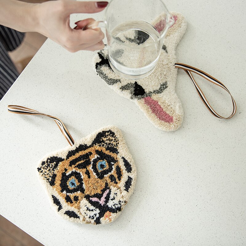 Léopard inde animal modélisation petit pot de laine caboteur caboteur coussin d'isolation à la main décoration de la maison pendentif