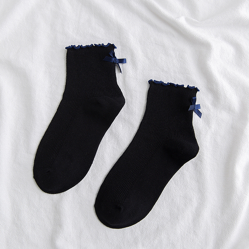 Søde sløjfe bomuld sorte ørekantede mid-tube sokker kvinders ensfarvede slikstrømper: 001