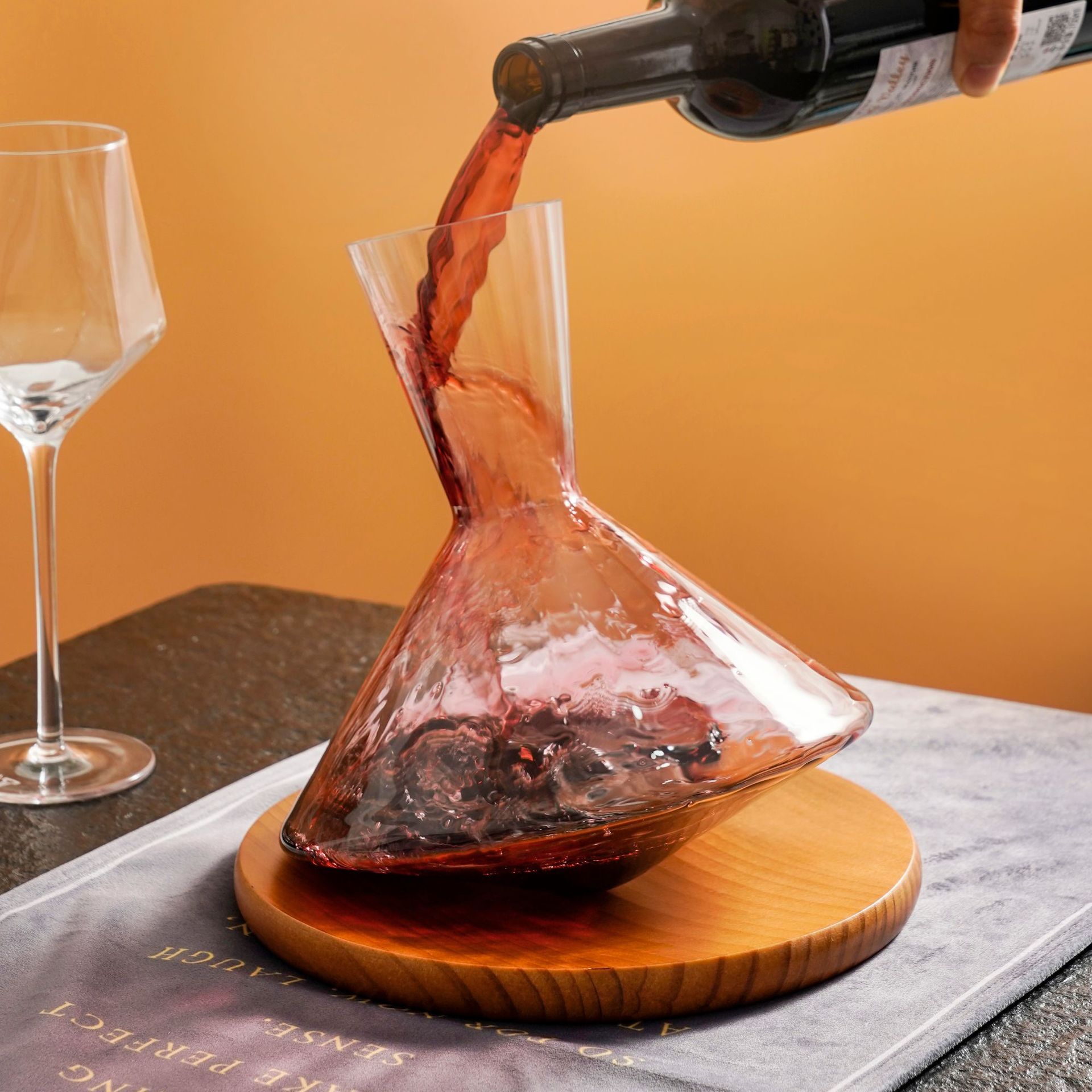 Carafe en verre de cristal de luxe léger, gobelet rotatif à 360 degrés, séparateur de vin de 1500ml, bouteille de vin pour Champagne, whisky, Bar familial