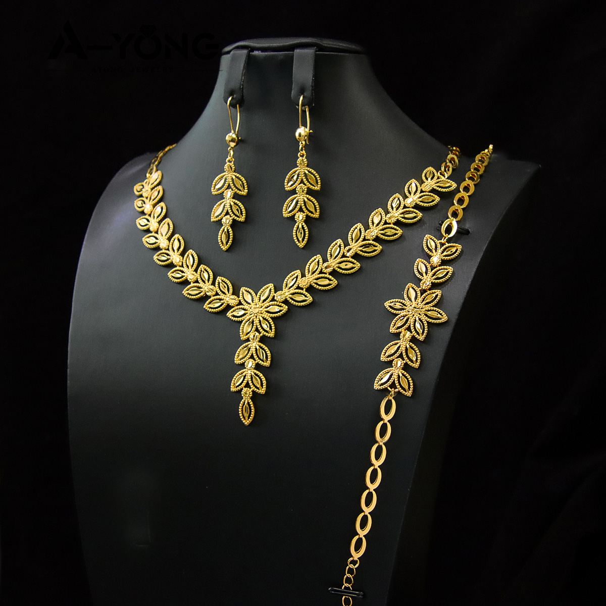 Luxe Dubai Bruiloft Sieraden Set 21K Vergulde Arabische Bruids Gouden Ketting Armband Oorbellen Braziliaanse Vrouwen Vintage Jewelrys
