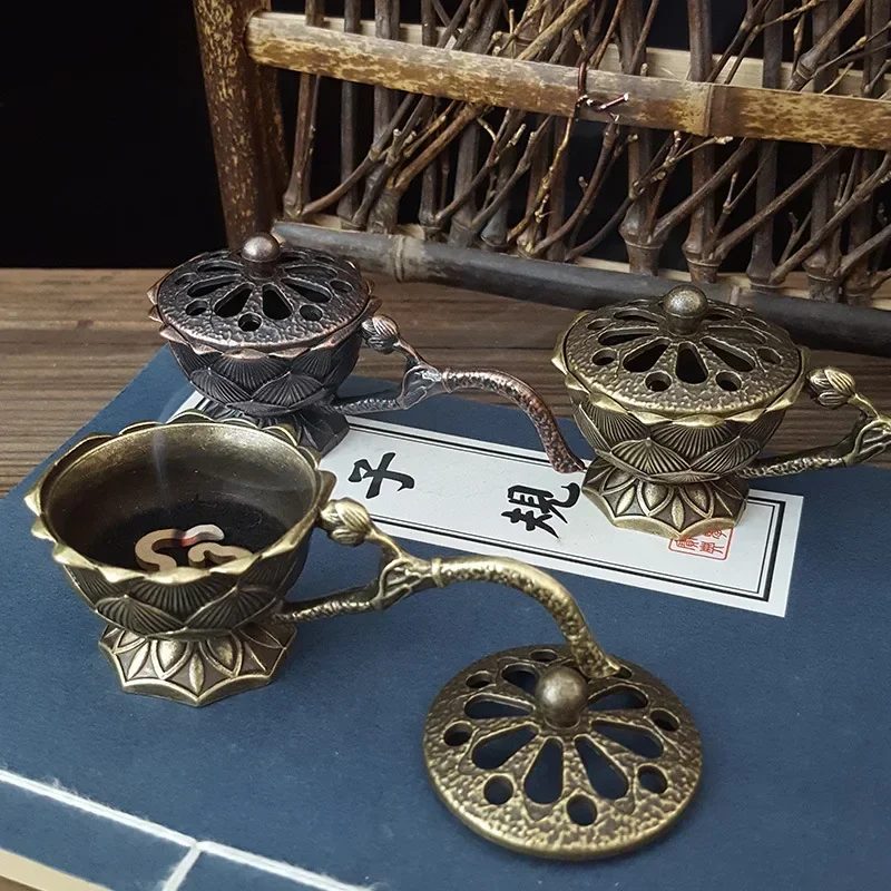 Quemador de incienso de flor de loto con mango, quemador de incienso hueco de loto de latón y cobre Retro, artesanía de Metal pequeña para decoración del hogar