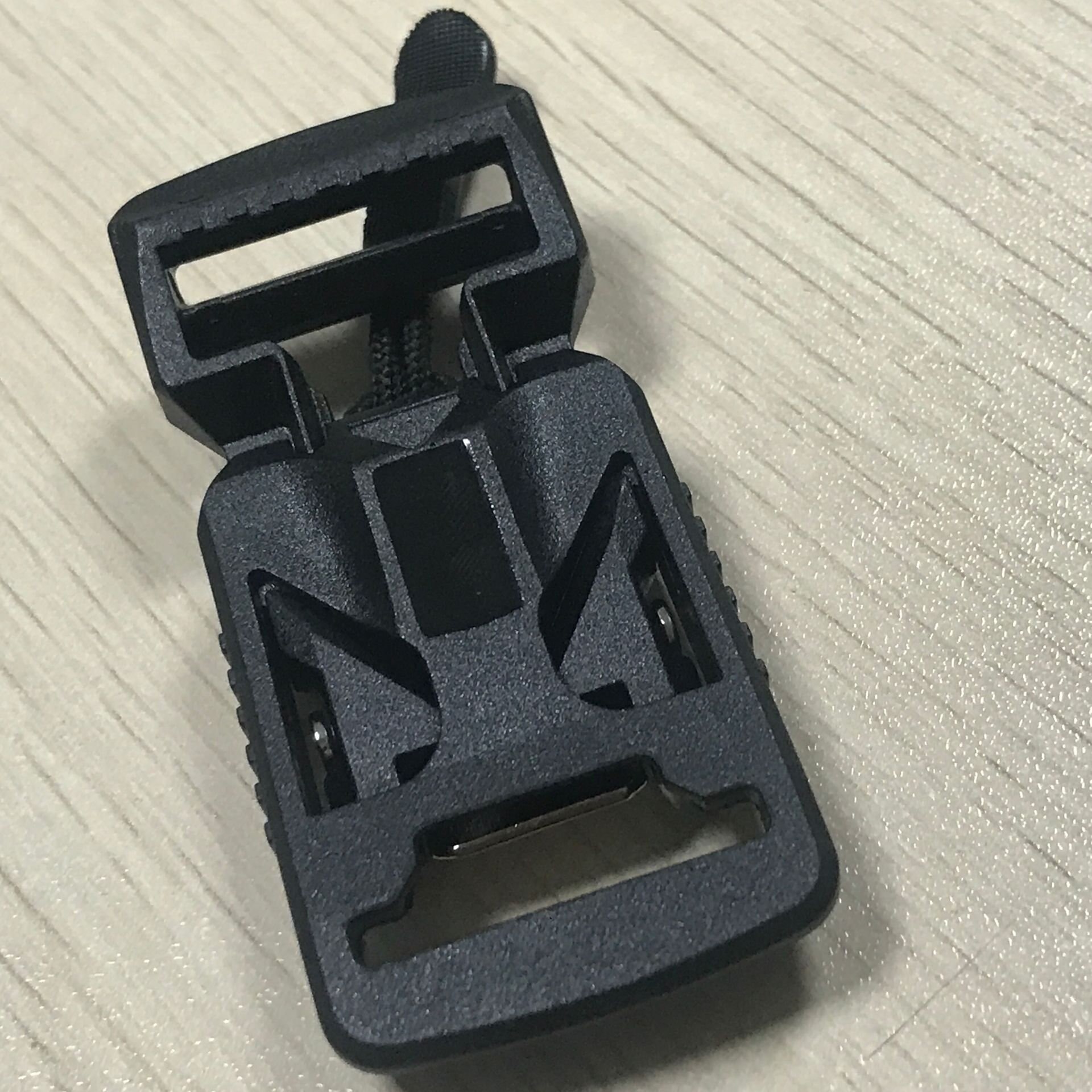 1 inch v-gesp, plastic gesp, magnetische gesp, hybride gesp van metaal/kunststof, met magneet aan de bovenkant