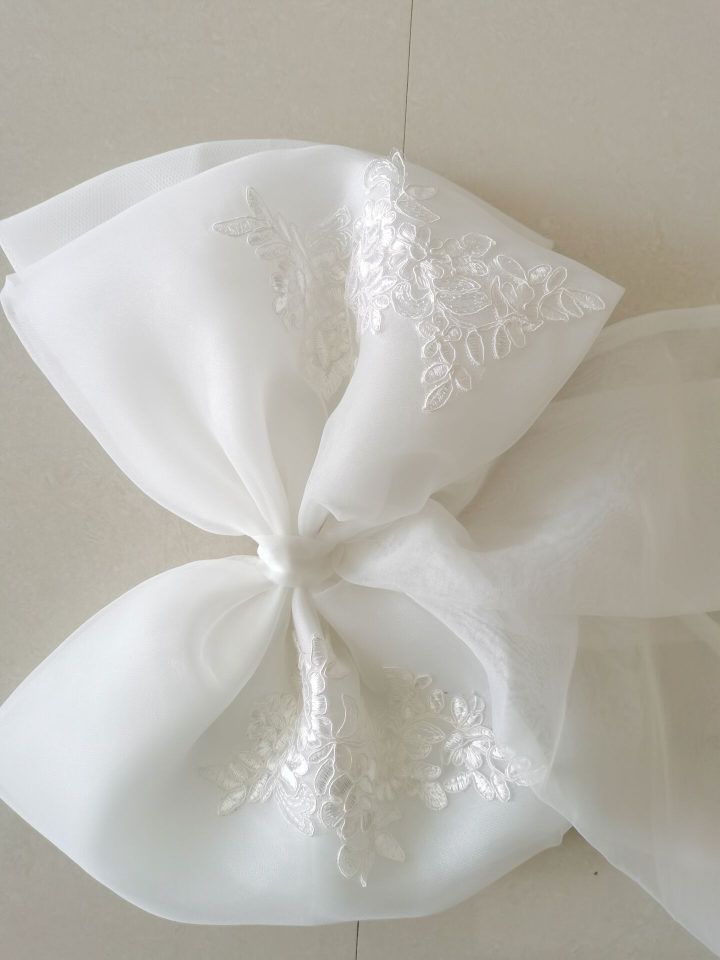 Aparte Ivoor Organza Bow Applicaties Trouwjurk Knopen Wit Removeable Bruid Jurken Knopen Met Lint