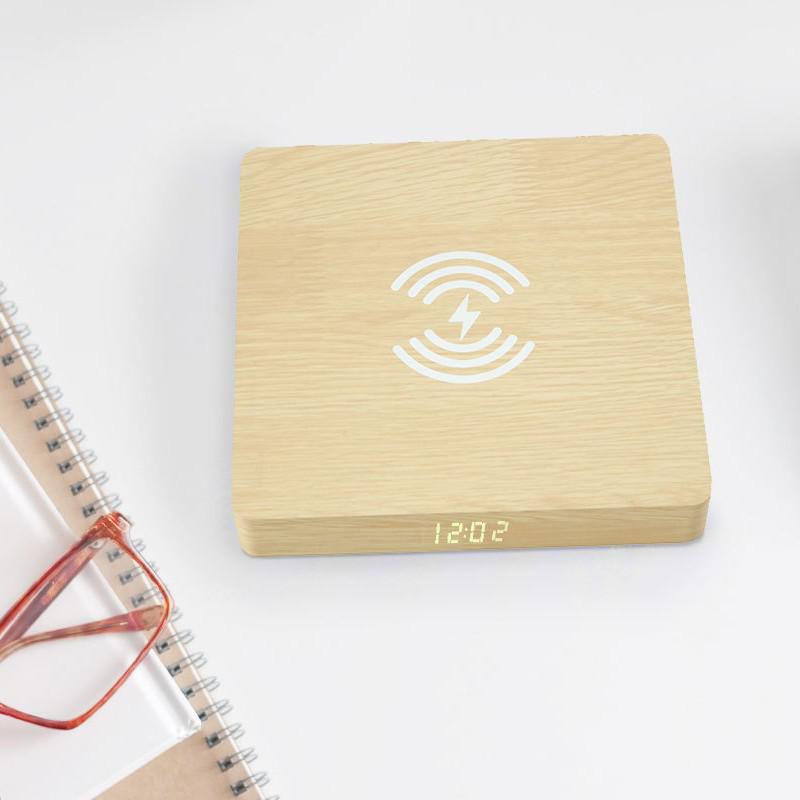 Træ ledet elektrisk vækkeur bordur med telefonoplader trådløst bordur moderne desktop digital ur qi opladning: -en