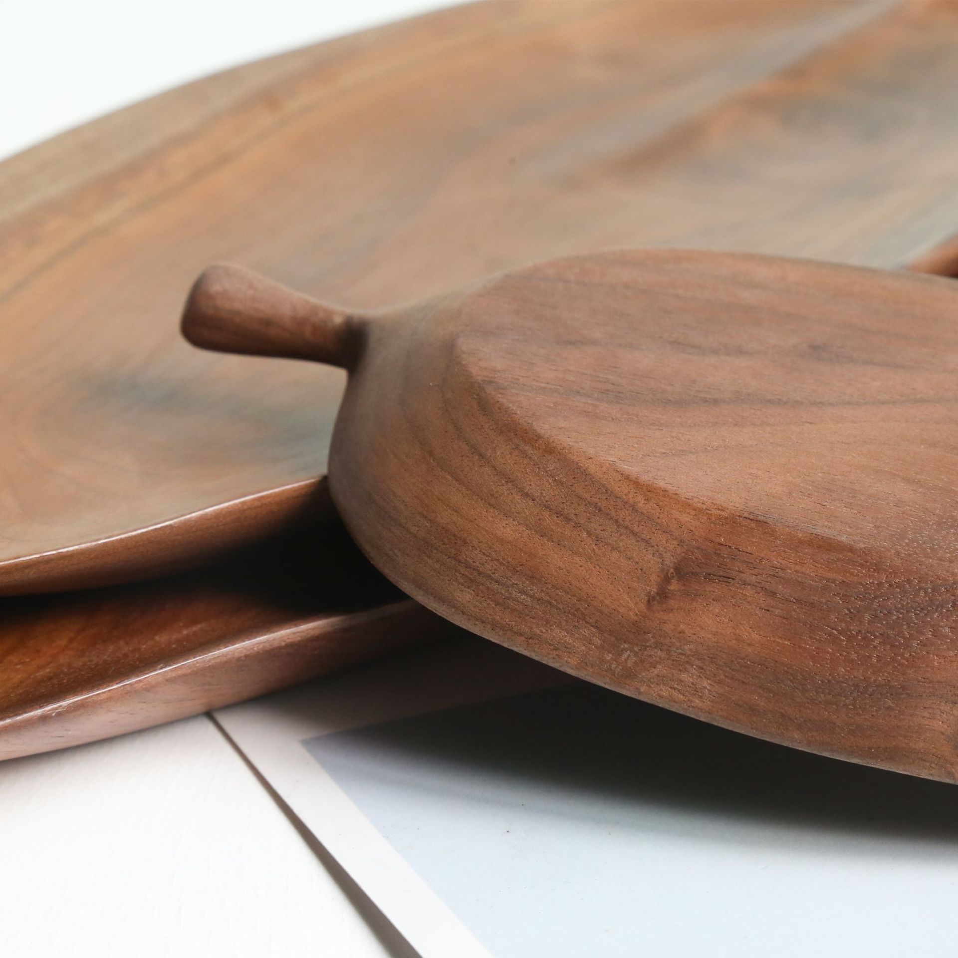 Japanese hand made solid wood tray black walnut whole wood fruit tray log carving leaf shaped wood tea tray