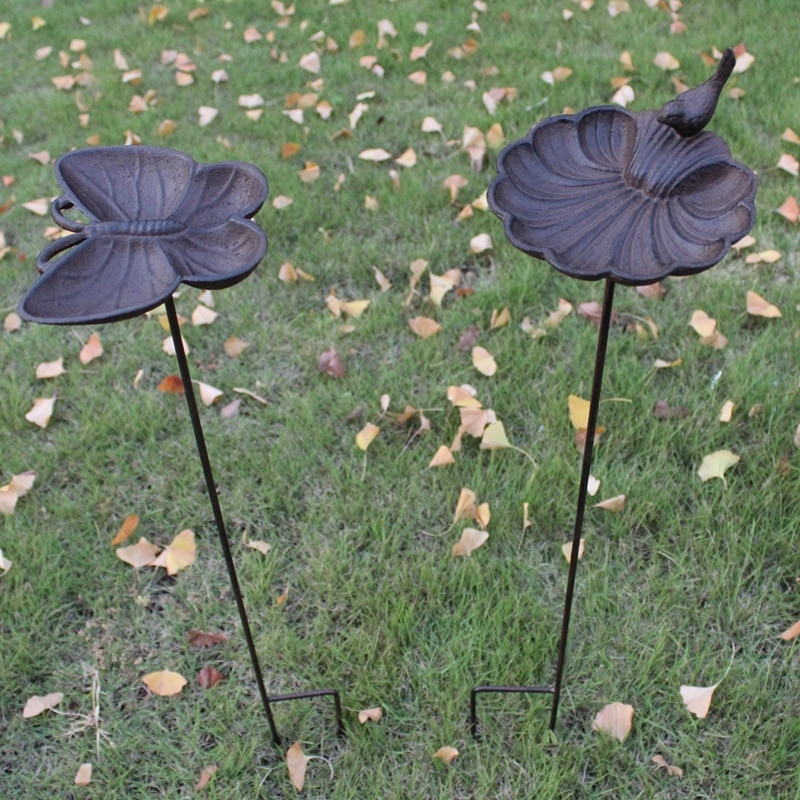European Vintage Home Garden Decor Cast Iron Bird On Seashell Shaped Bird Feeder with Long Plug Heavy Sturdy Metal Birdbath