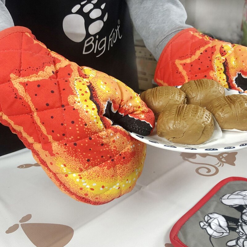 A Pair of Cartoon Crab Claw Gloves Household Cotton Microwave Oven Anti-Scalding Baking Insulation Gloves