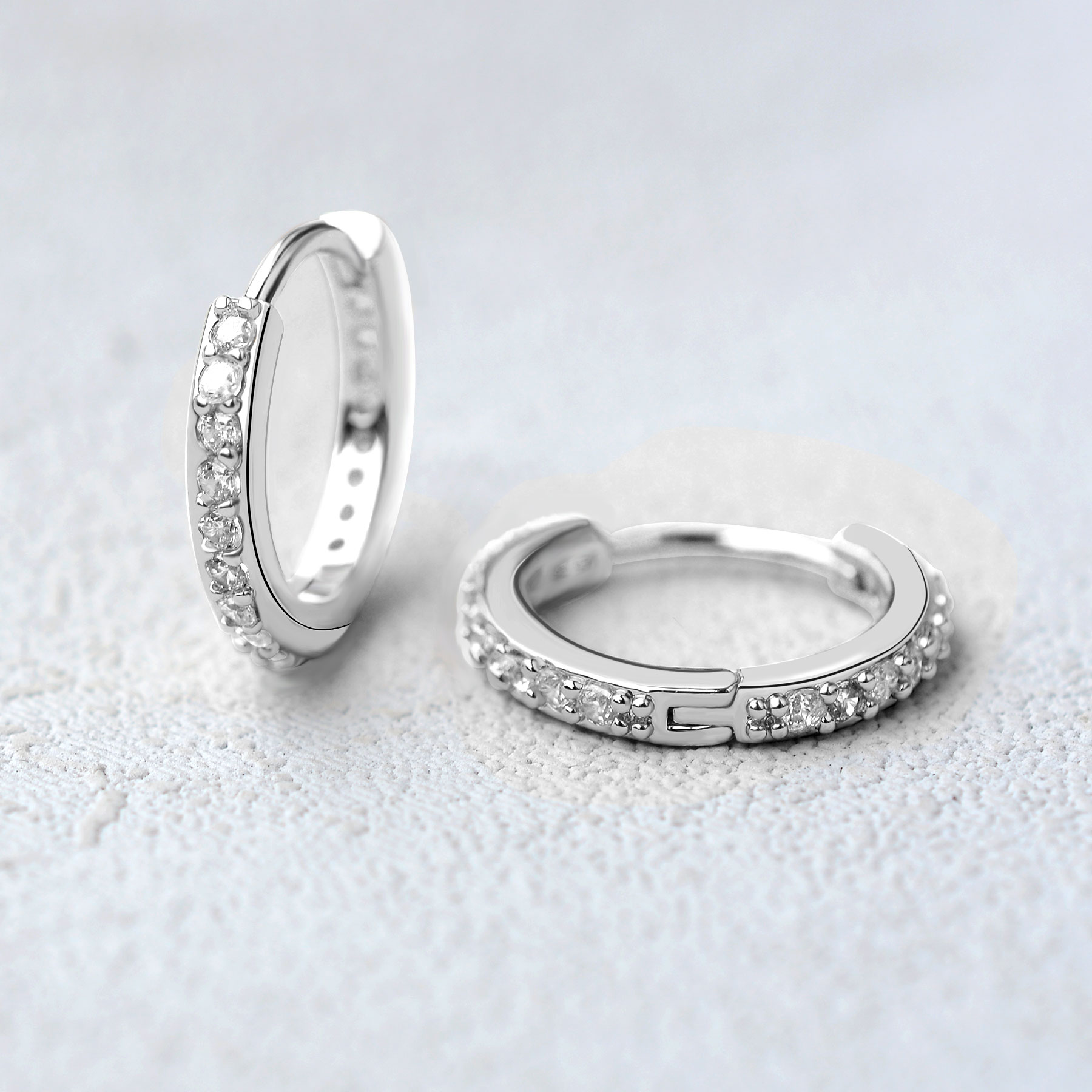 Pendientes de aro minimalistas de acero inoxidable, 2 piezas, circonita de cristal, pequeños pendientes de cartílago fino Huggie, joyería para Piercing del trago de hélice