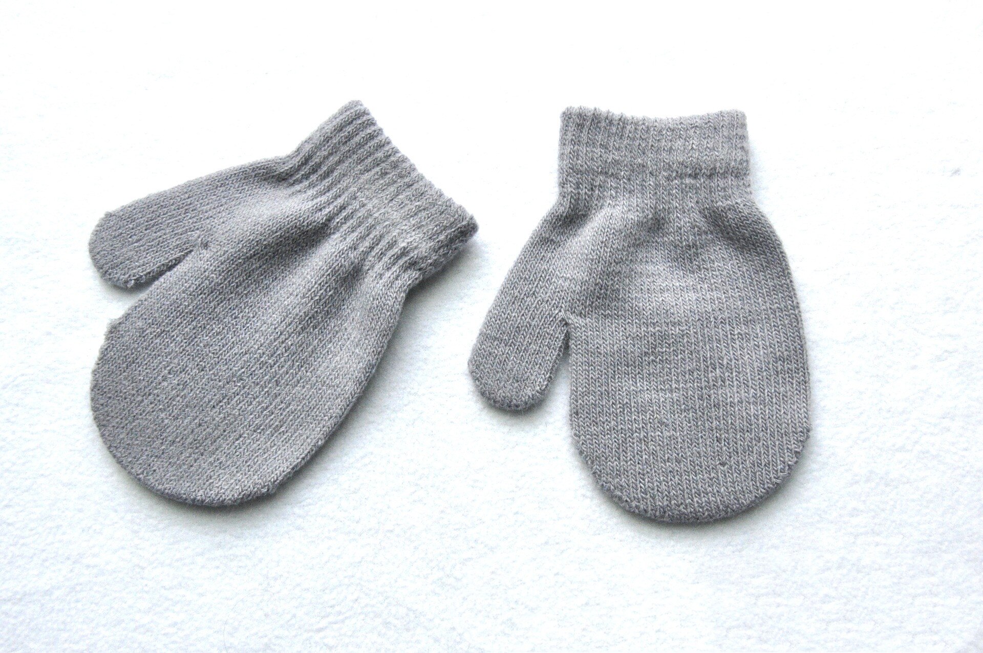 Guantes de invierno para bebé, manoplas suaves elásticas cálidas de punto para niños, niñas y niños: gray