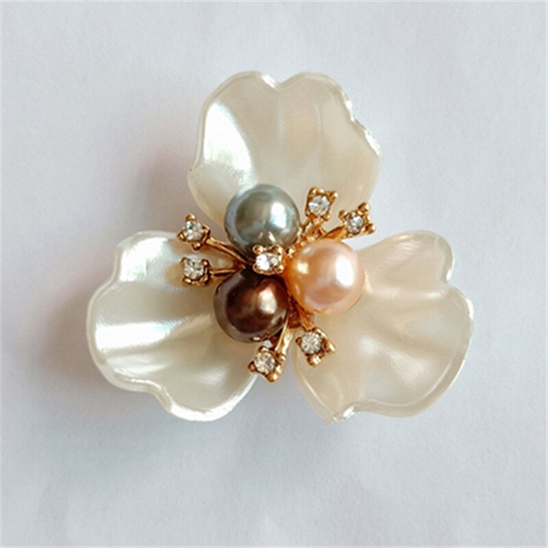 10pcs/ lot Craft Pearl Three-dimensional Flower Buttons Round Cluster Flatback DIY Wedding Embellishment Garment Decoration: Type 1