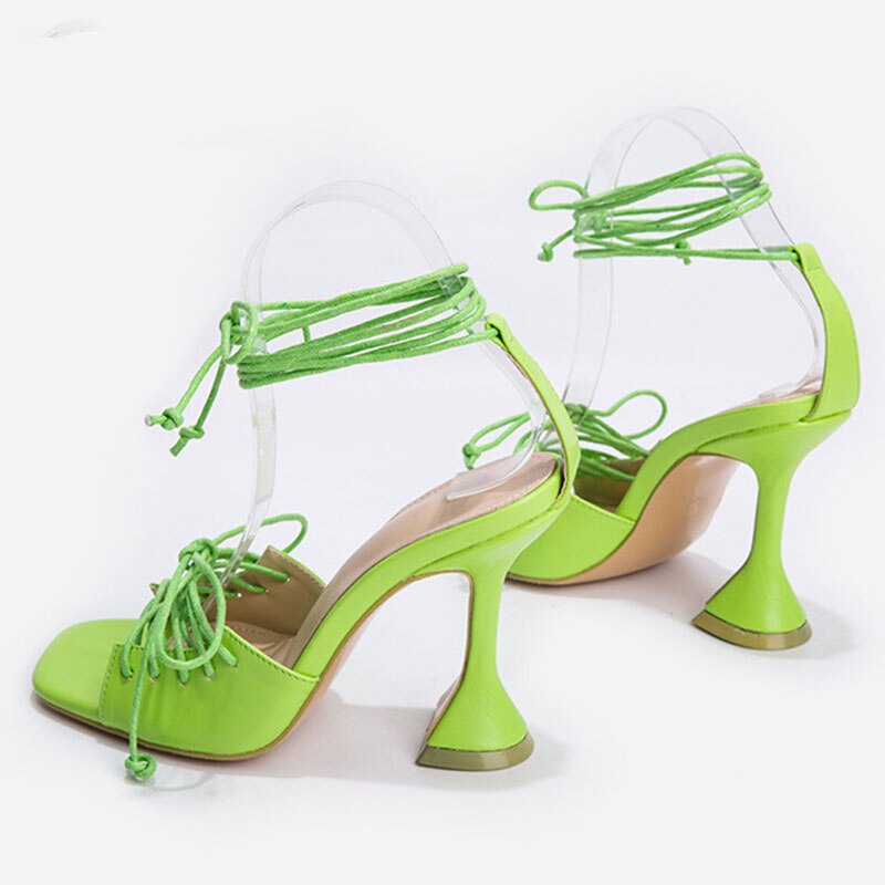 Genshuo sommar dam sandaler pu snörning knut dam högklackade sandaler sexiga neongröna kvinna skor sandalen pump
