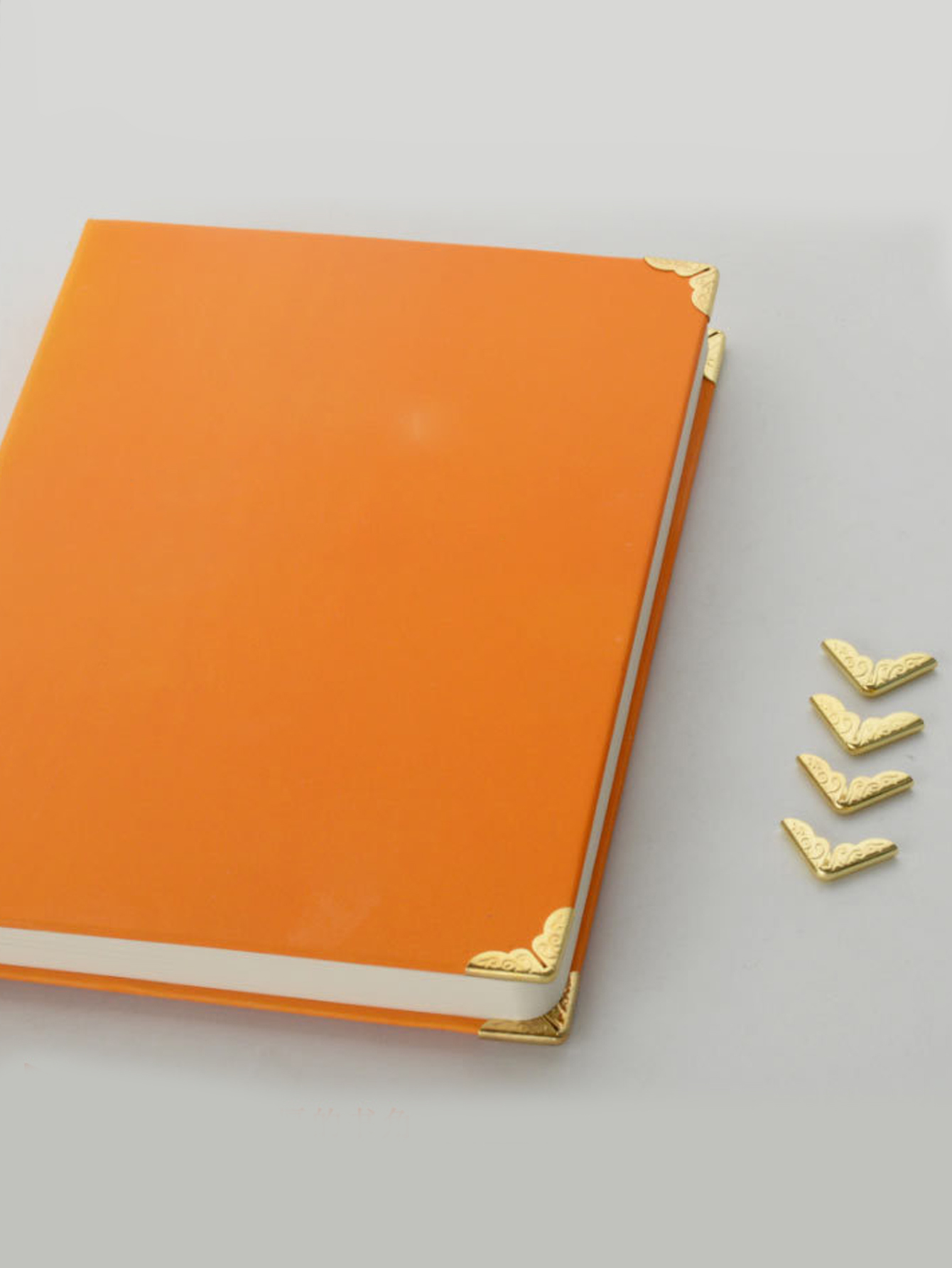 50pcs Vintage Book Corner Protector, Triangle Protection Edge Protector Mat Suitable for Album Menu Notebook Folder: Gold