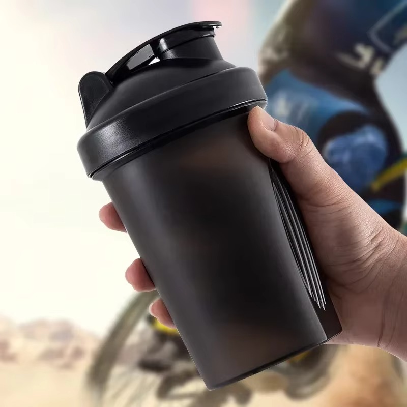 Sports shakerflasker vannkopper myseproteinpulver mikserflaske lekkasjesikker fitness gym shaker utendørs bærbar drikkekopp 400ml