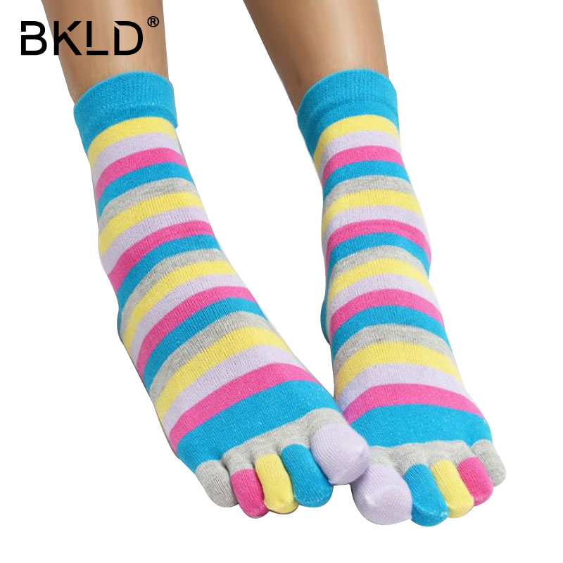 Chaussettes à rayures amusantes pour femmes, chaussettes en coton à cinq doigts, chaussettes décontractées et douces avec orteils, chaussettes colorées 5 couleurs 35-39