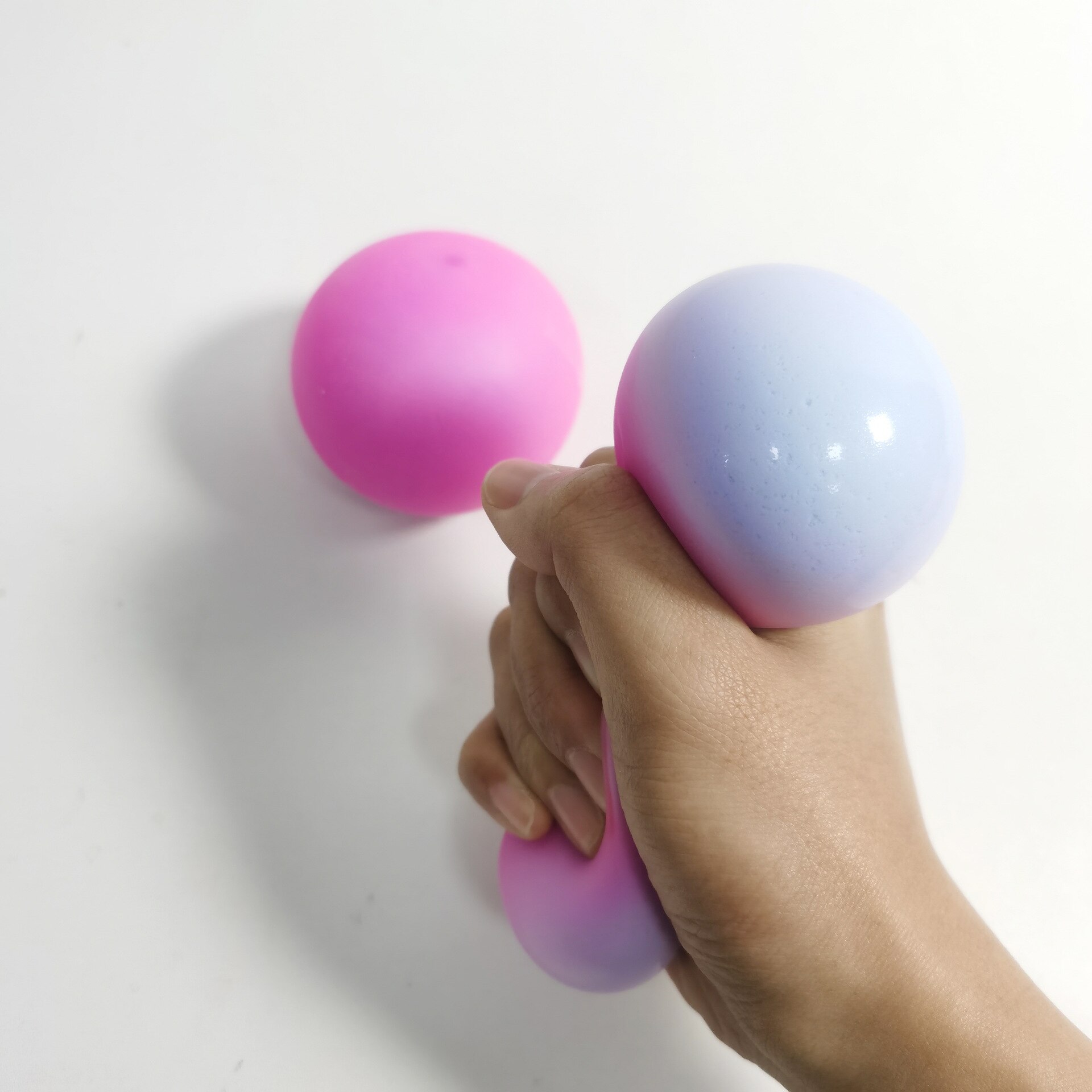 Fidget Speelgoed 6/6.5Cm Stress Ballen Voor Kinderen Volwassenen Creatieve 4.5/6Cm Regenboog Antistress Bal Kleur Veranderende Knijpen Toy: Rose Red 6.0cm