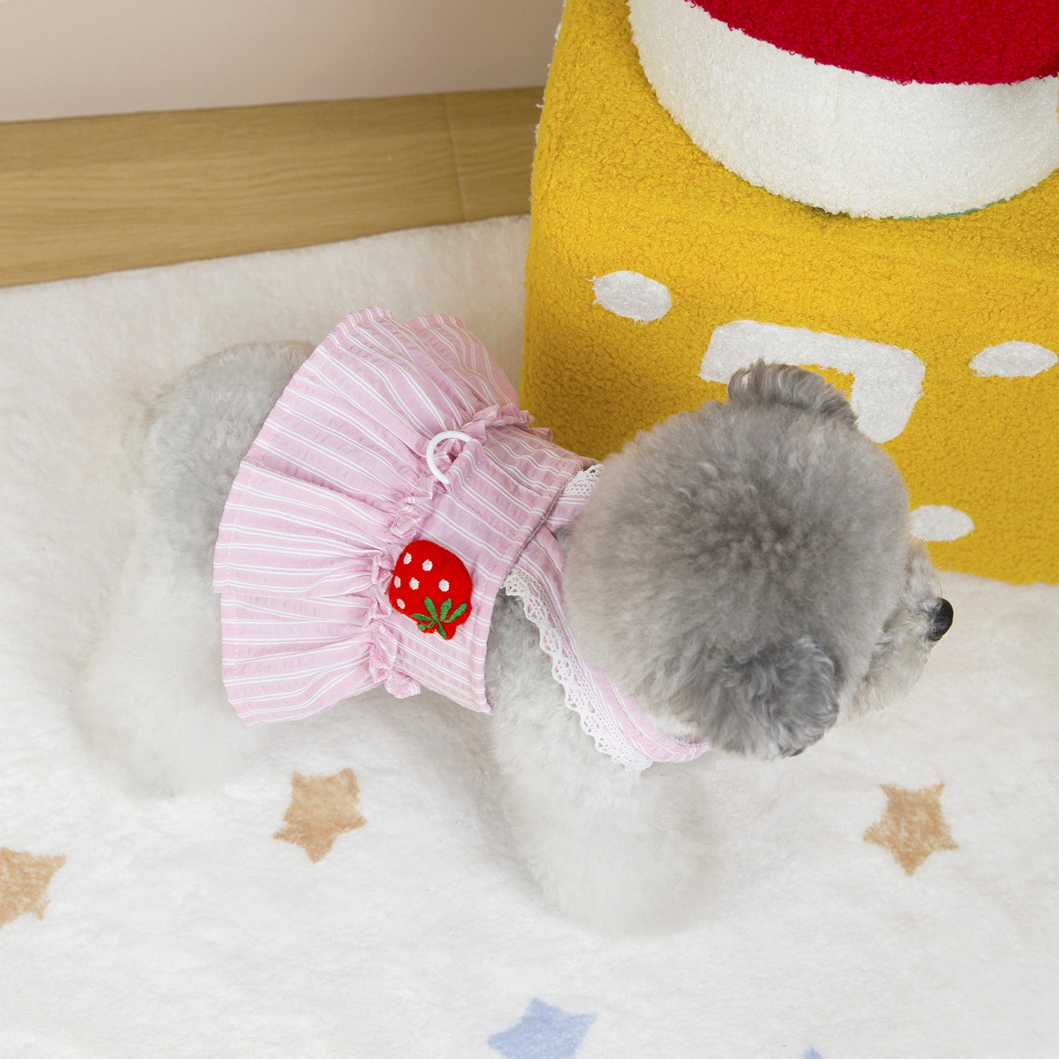 Stripete stroppekjole for kjæledyr vår/sommer katteklær jordbær hundeklær for små hunder valpesele hundekjole: L / Rosa