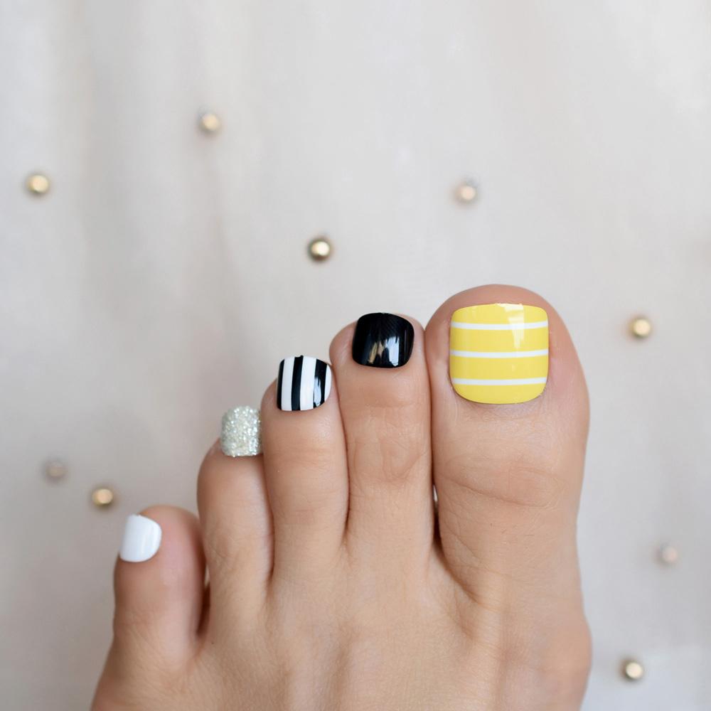 SES Creative L.O.L. Puffy Sticker Bracelets - Mix And Match Glitter Charms Craft Set For Kids