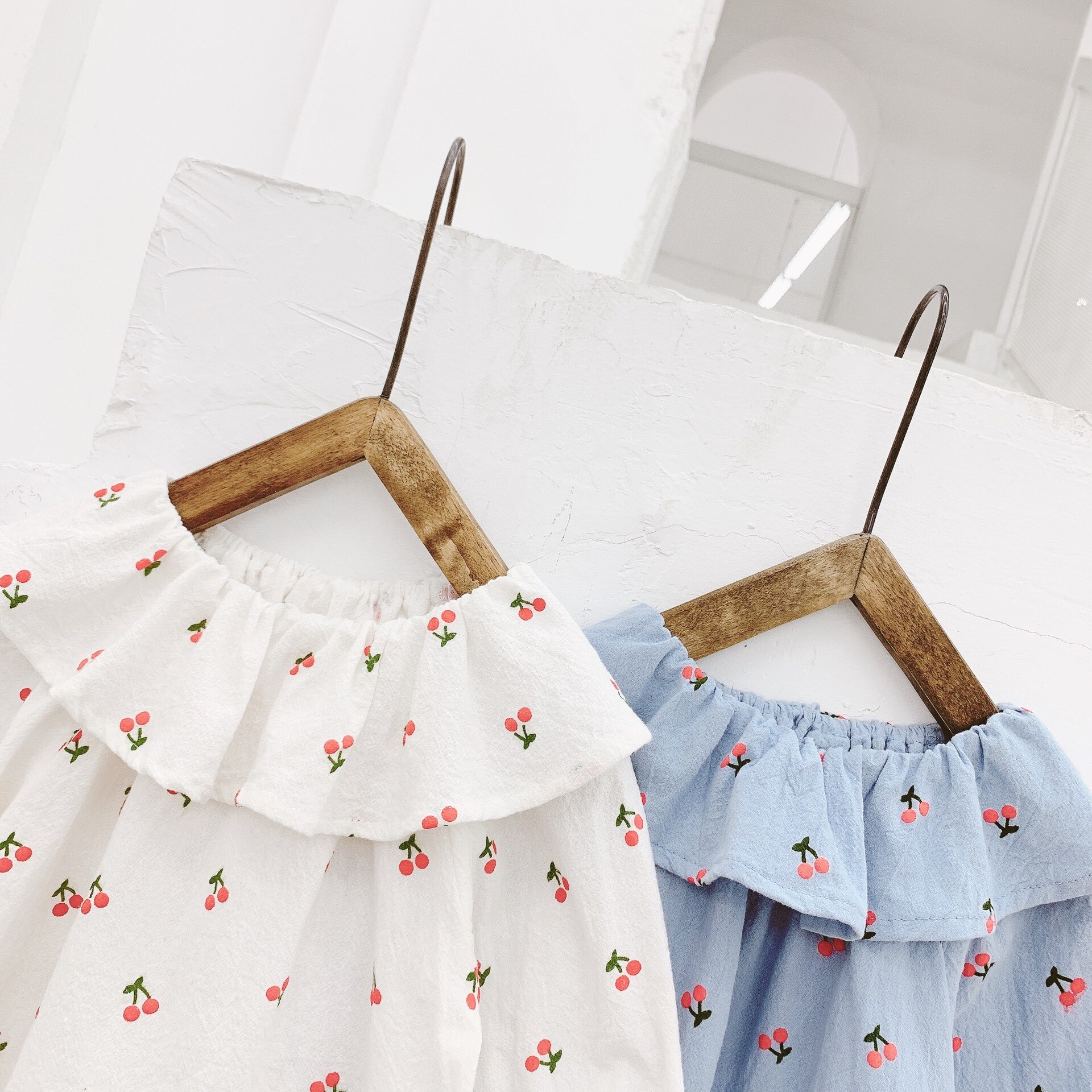 Forår koreansk stil baby piger store turn-down krave kirsebær bluser 1-5 år sød pige løs afslappet skjorter børn tøj toppe