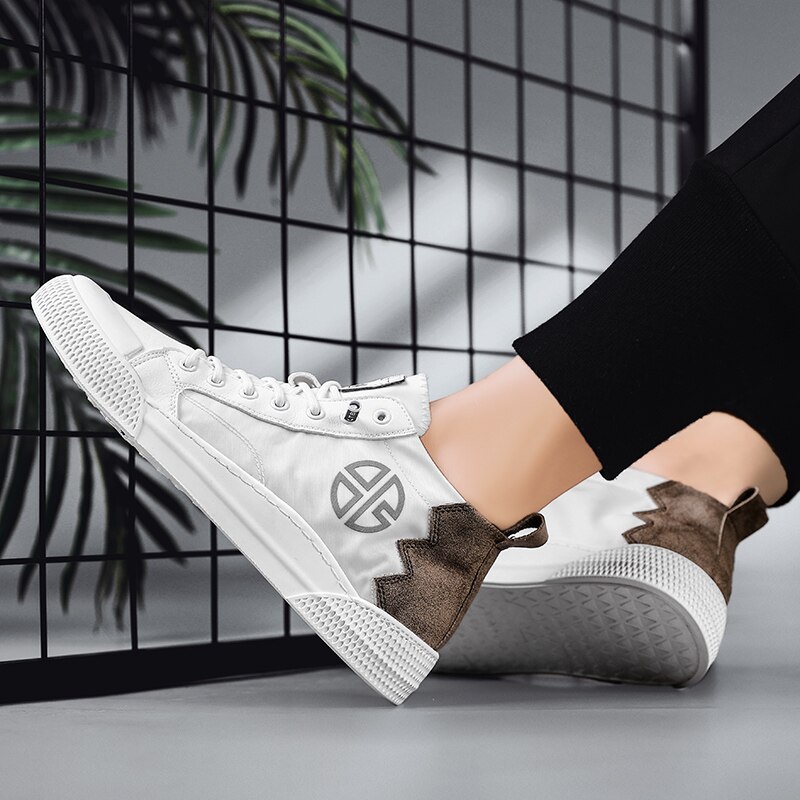 Sommar andas små vita skor herr high top board skor herr fashionabla och mångsidiga koreanska fritidsskor för män