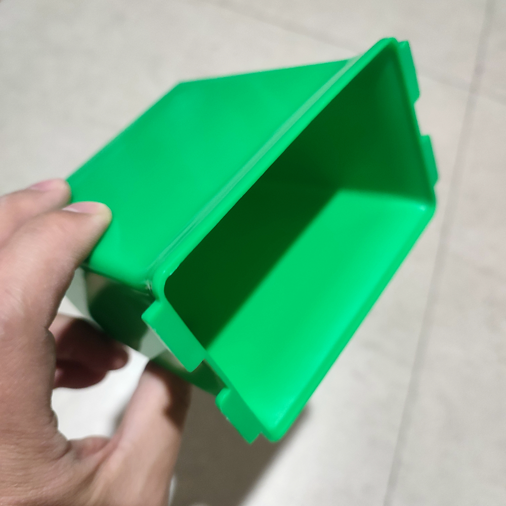 20 Pieces Small Bee Feeder Mini Nuc Beehive Bee Feeder Apidea Nuc Beehive Feeder Mini Mating Nuc Bee Feeder Bee Shop Supply