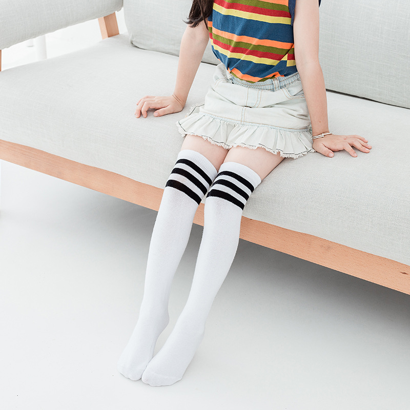 [C143] Calcetines a rayas blancas y negras para niños pequeños, medias bonitas de estilo universitario, por encima de la rodilla