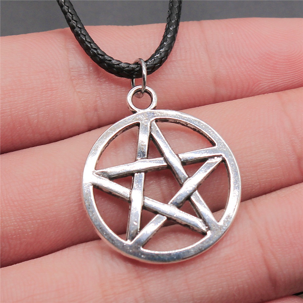 30 estilos Unisex amuleto Wicca joyería sol Luna estrella pentagrama colgante collar cordón de cuero negro: Color amarillo claro
