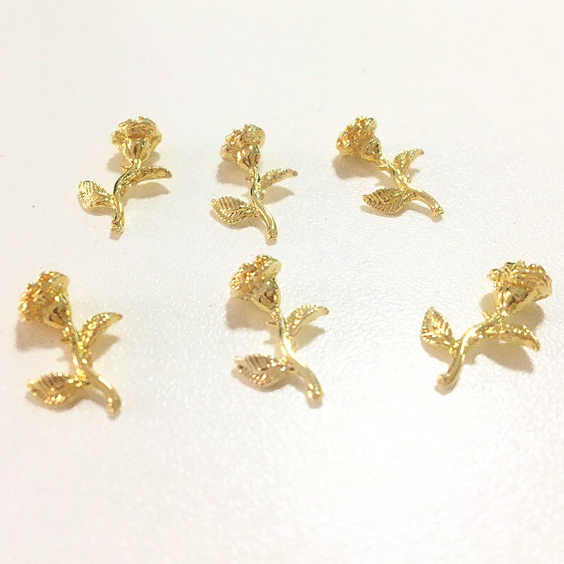 50 Stuks Bloemen Nail Art Decoraties Bling Plaksteen Accessoires 3d Rose Charms Gold Stud Grote Manicure Metalen Nailart Levert Lente