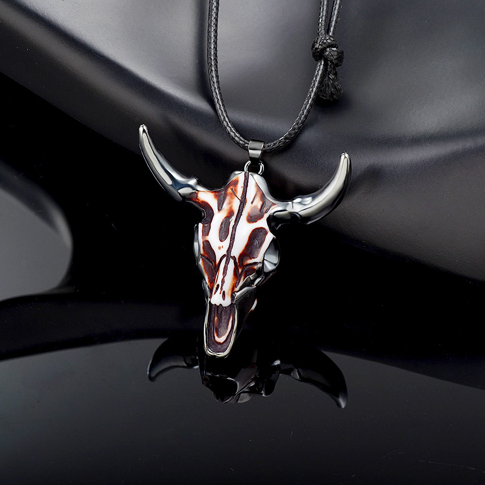 Collar con colgante de cabeza de ganado para hombre, cadena de cuello de suéter, amuleto de cuerno de toro, figura de calavera bovino envuelta de Metal bohemio, joyería