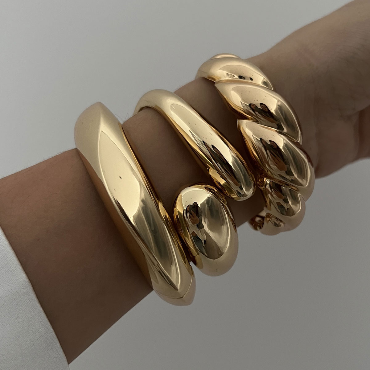 KMVEXO Punk grueso gota de agua brazaletes geométricos para mujeres pulseras de primavera abierta suave brazalete hombres joyería de