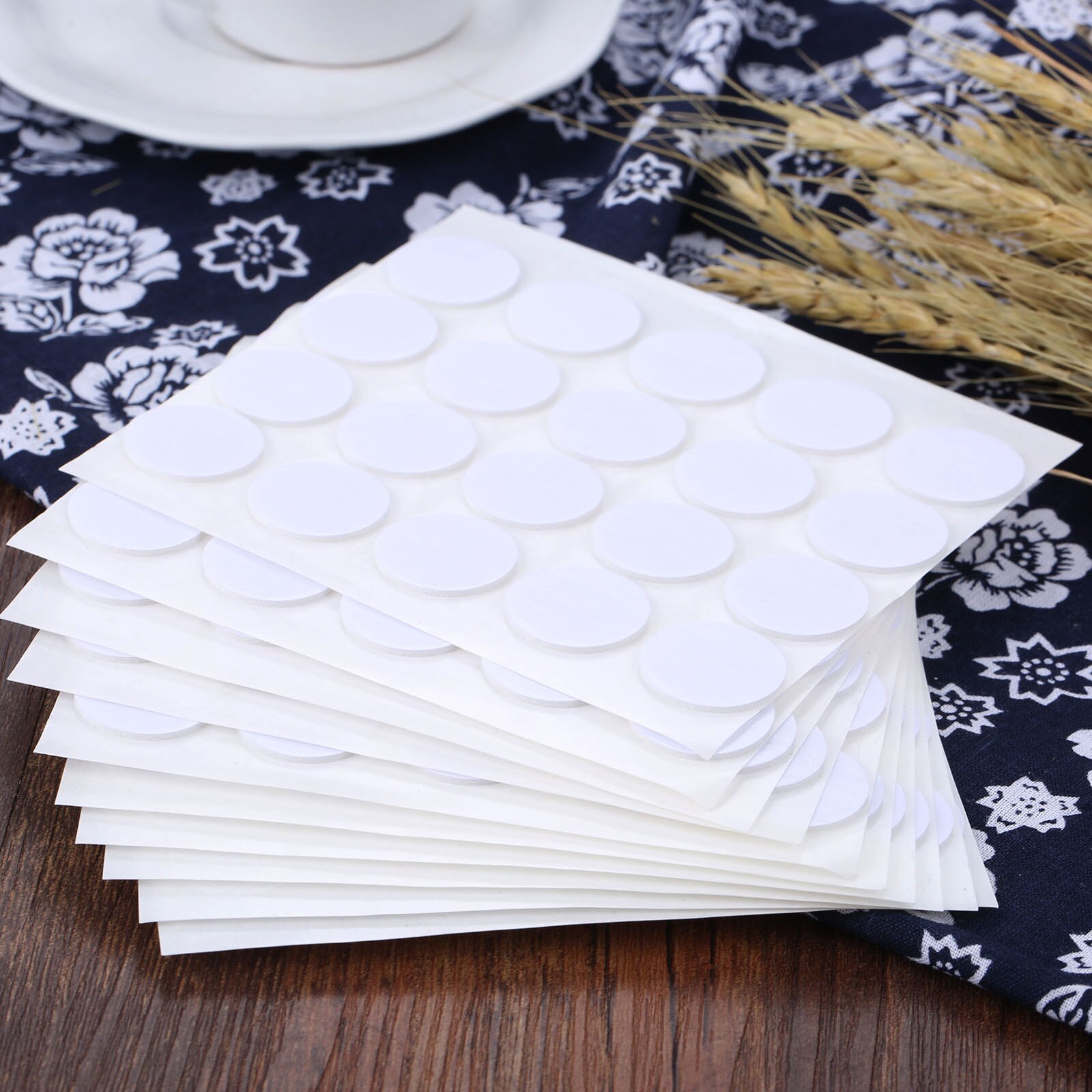 200Pcs Candle Wick Stickers Adhesive Dots Double Sided Glue for Candle Making Home Decoration Candle Holder Fixed Stickers 20mm