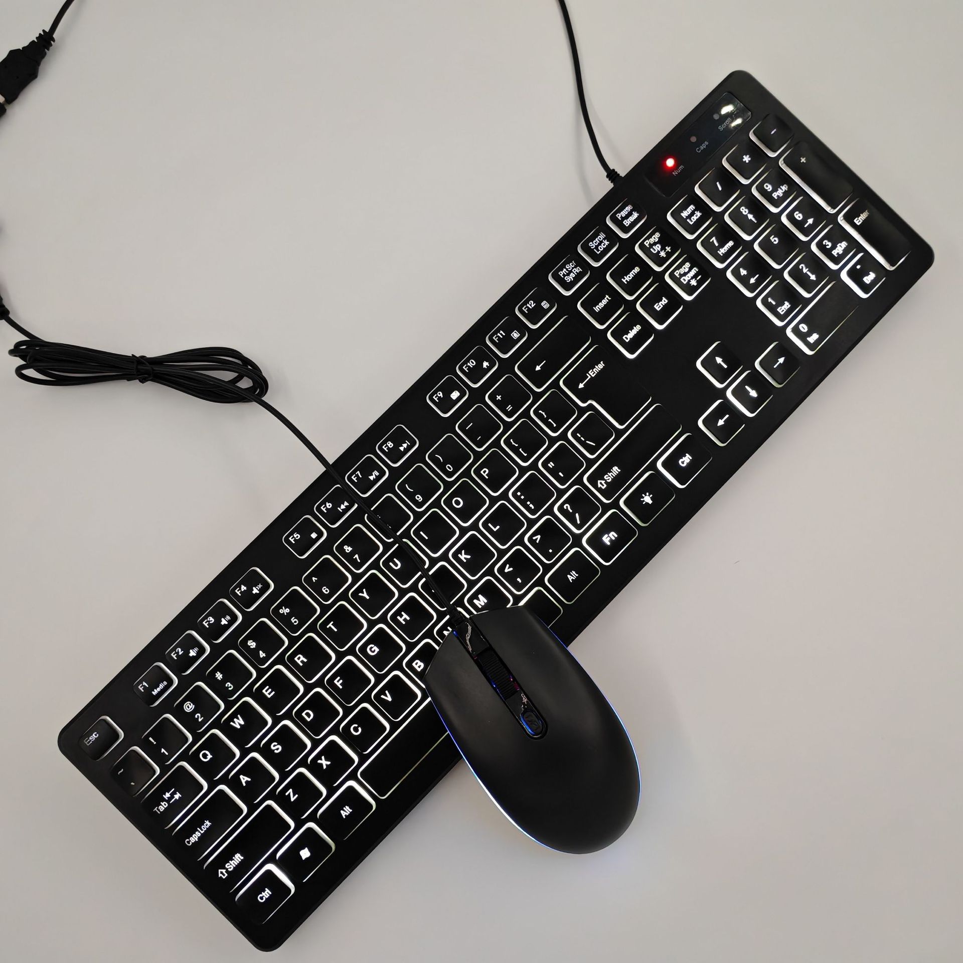 Teclado en español con la Ñ Teclado ruso, árabe, francés, alemán, inglés Ratón 100 % Retroiluminación arcoíris Letras translúcidas ISO 105 teclas Teclas de acceso directo multimedia W66: Caqui / Interruptor azul