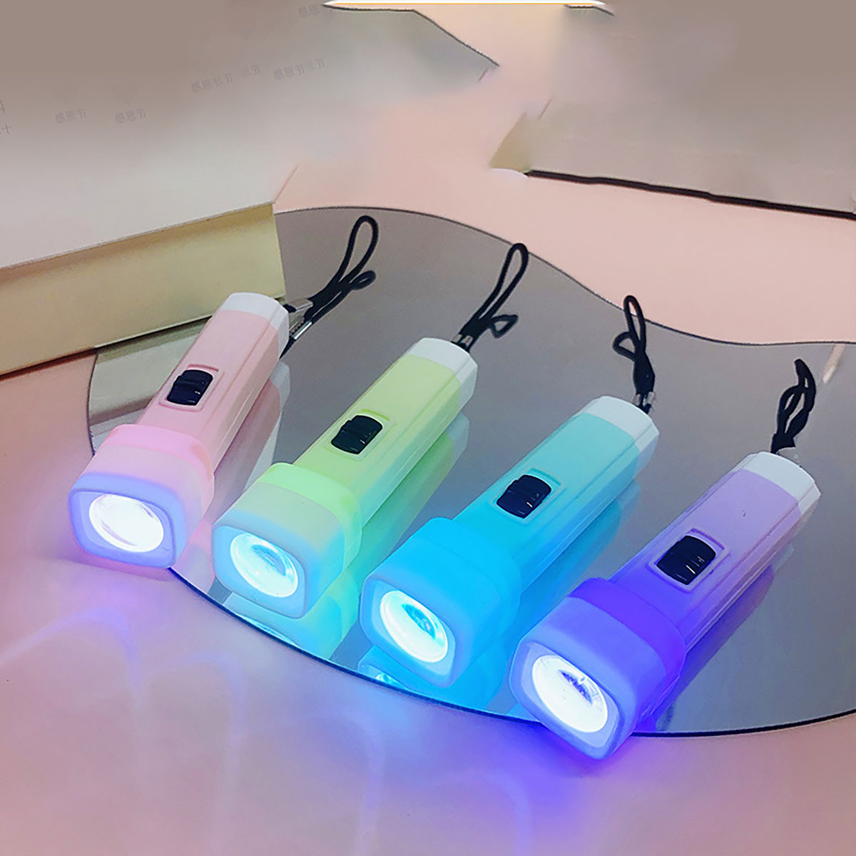 12/24 Stück LED Mini Taschenlampe Kindergeburtstag Party Hochzeit Gastgeschenk Halloween Weihnachten Karneval Partybevorzugung Dekoration