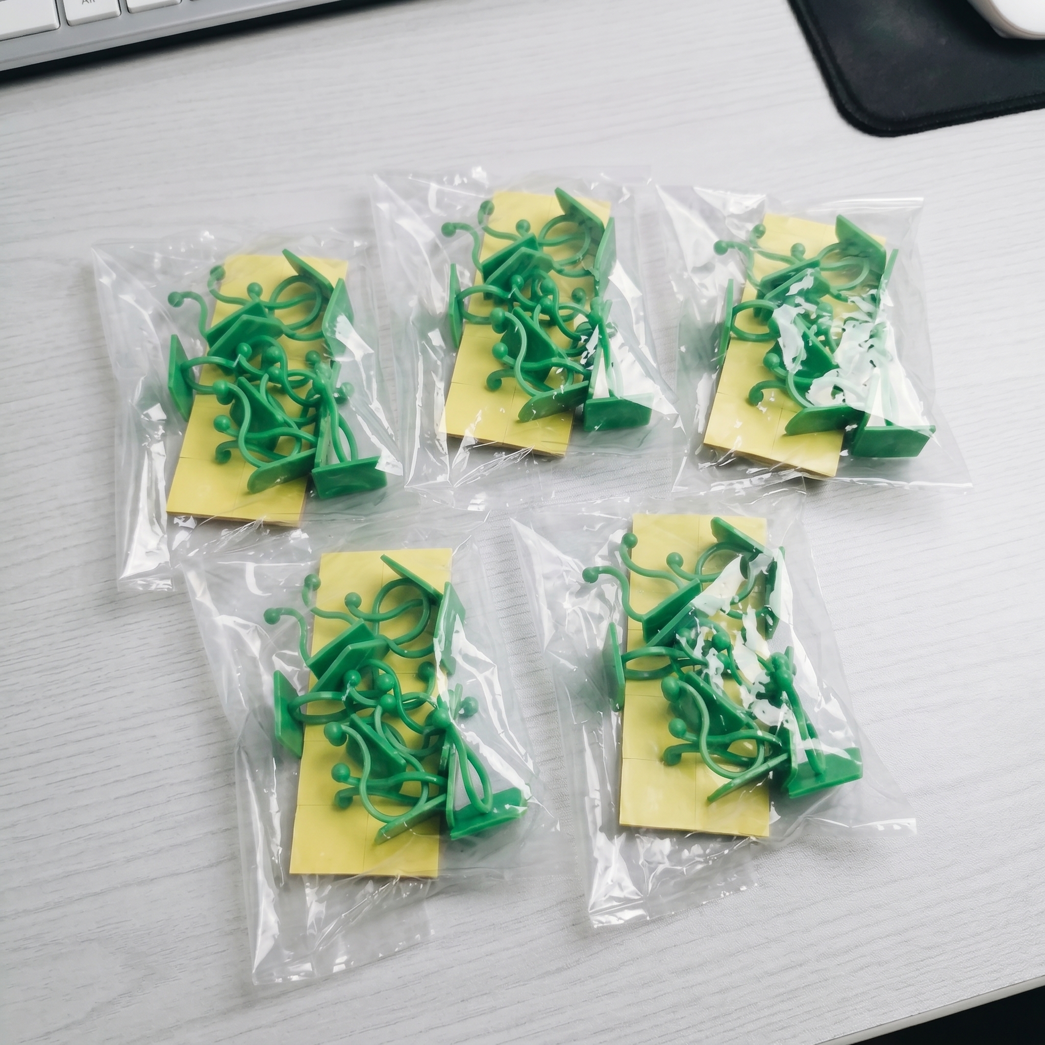 10/50/100Pcs Plant Wall Clips for Climbing Pothos Climber Support Wall Clips for Support Strong Self-Adhesive For Indoor Plants: Brown