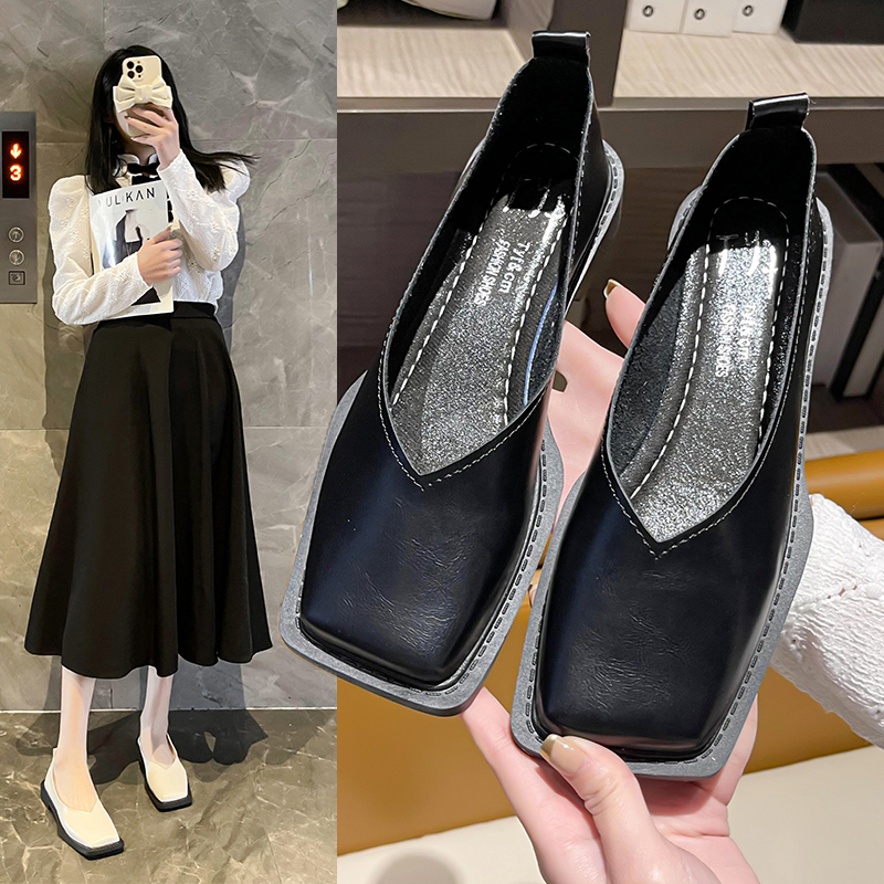 2023 Scarpe basse da donna Scarpe singole con punta quadrata Scarpe in pelle dal temperamento semplice Tacchi a punta tonda primaverili