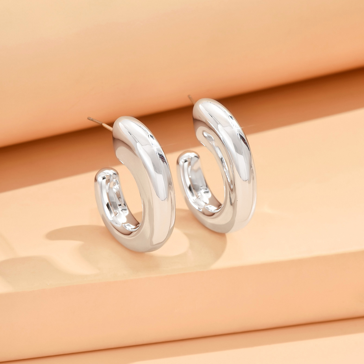 Pendientes geométricos irregulares de Color metálico para mujer, aretes con personalidad de estilo minimalista, de joyería 2024: Plata antigua plateada