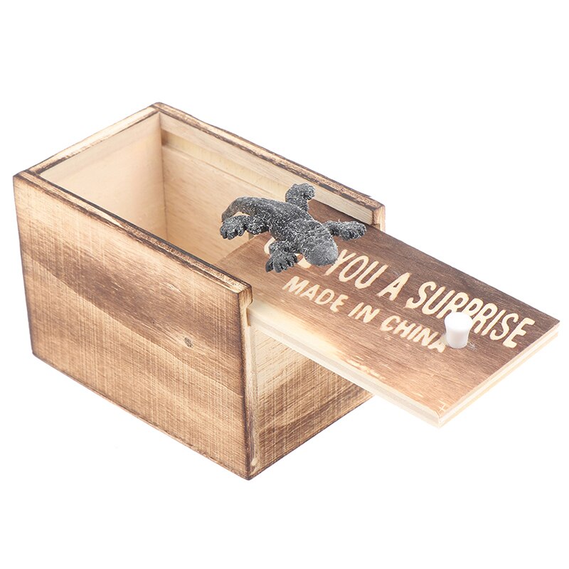 1 PC Prank Toy Funny Scare Box Wooden Prank Spider Hidden in Case Prank-Wooden Scarebox Random Style Joke Toys