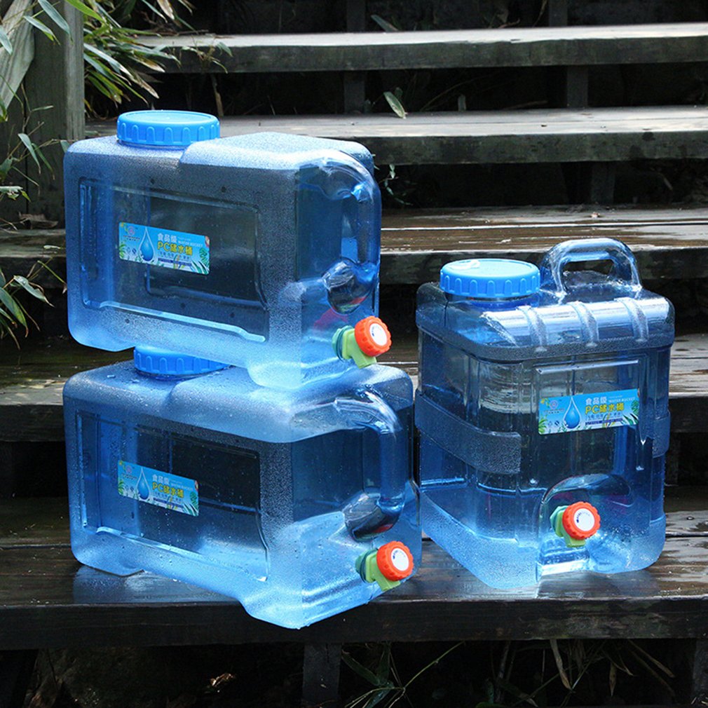 Récipient d'eau 5L de réservoir de stockage de voiture de bidon d'eau de PC de grande capacité avec le robinet