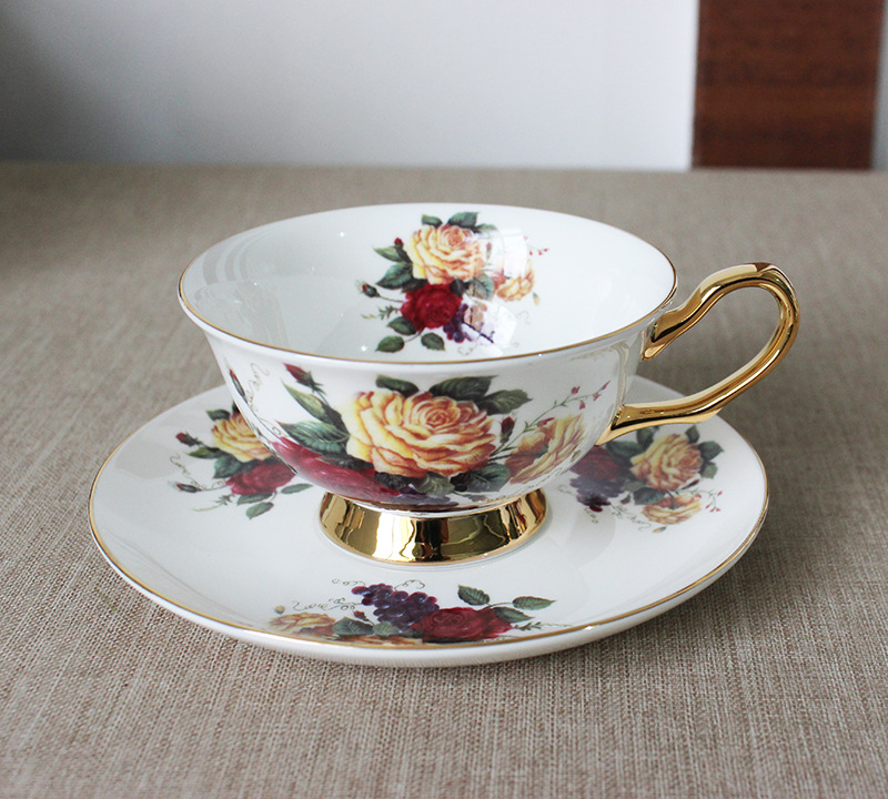 Porcelana de hueso taza de café de China y platillo de lujo de cerámica Vintage té moderno Tazas de café utensilios de cocina Tazas Para Tazas: style 7