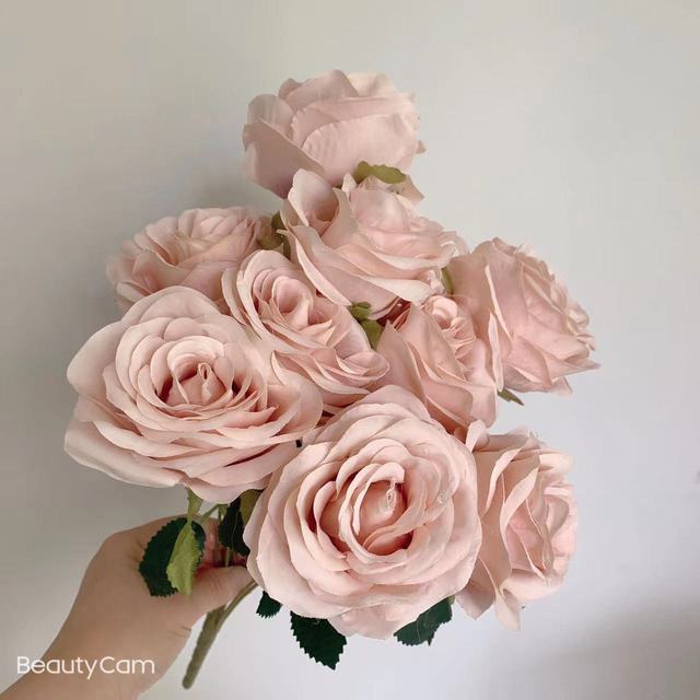 Decoración de boda, rosa polvoriento, rubor, café ligero desnudo, arroz, rosa artificial blanca, fila de flores, guía de camino, flor,