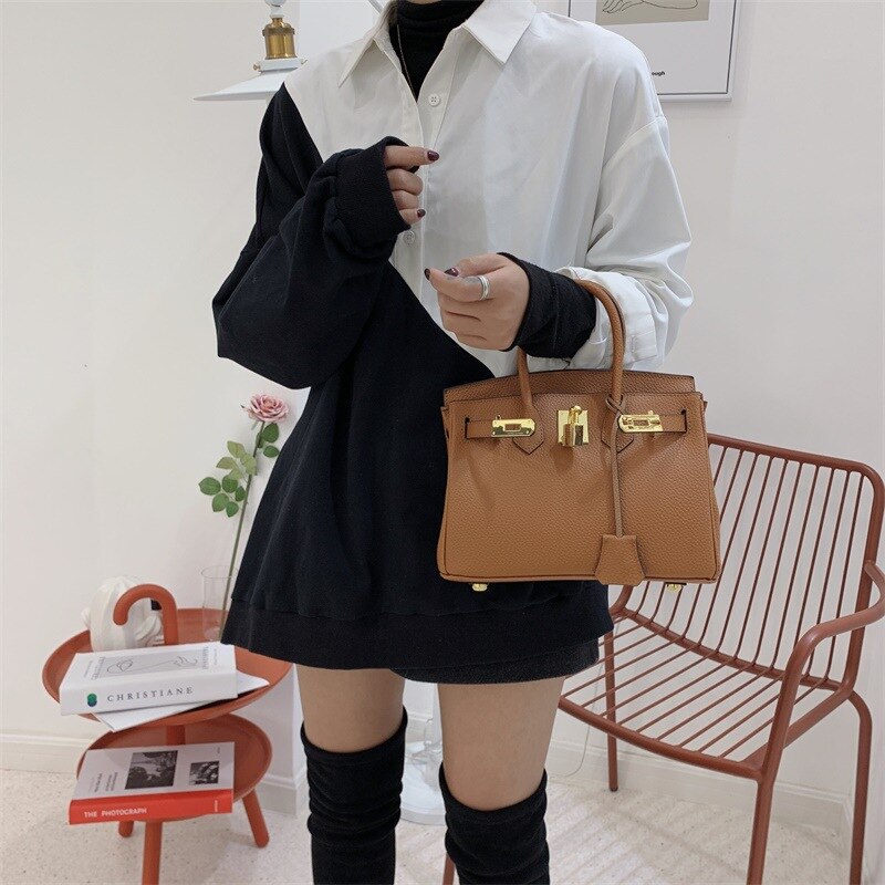 litchi pattern platinum bag 30cm buckle handbag Boutique foreign trade popular single shoulder bag 25cm spot: Brown Trumpet