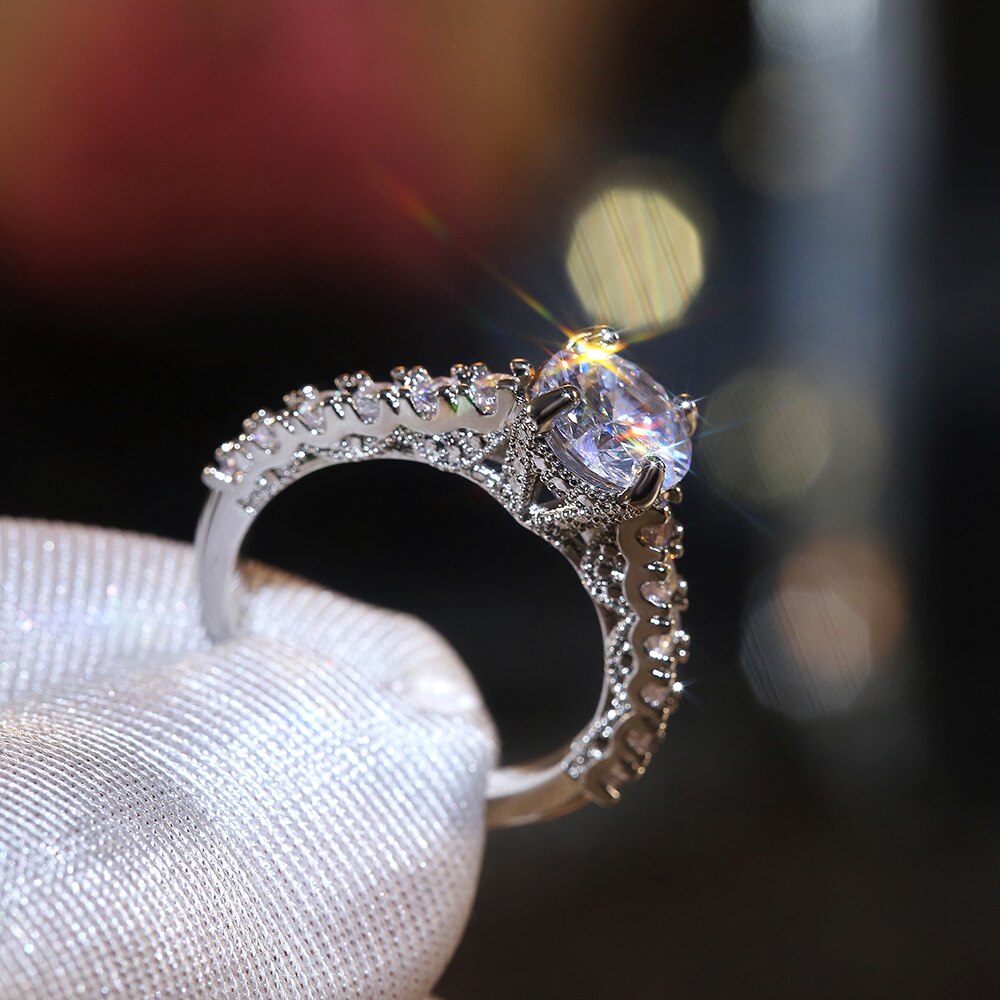 Huitan Neue-Klassisch gestaltet 4 Krallen Zirkonia blendend Ehe Hochzeit Zeremonie Frauen Ring Edlen Schmuck