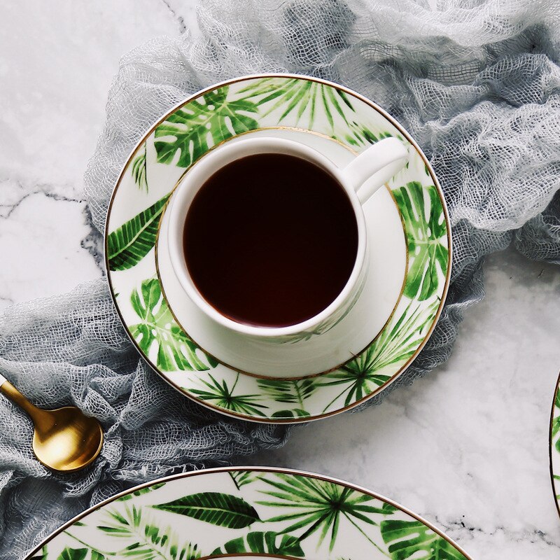 Bästa benporslin liten kaffekopp och fat tekopp porslin grönt växtmönster kontur i guldkeramisk espressokopp och fat