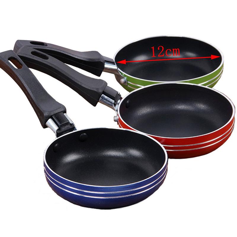1Pc Mini Gebakken Eieren Steelpan Kleine Koekenpan Platte Non-stick Kookgerei Roosteren Pannen Kleurrijke Mini Ei Koekenpan pan (Willekeurige Kleur)