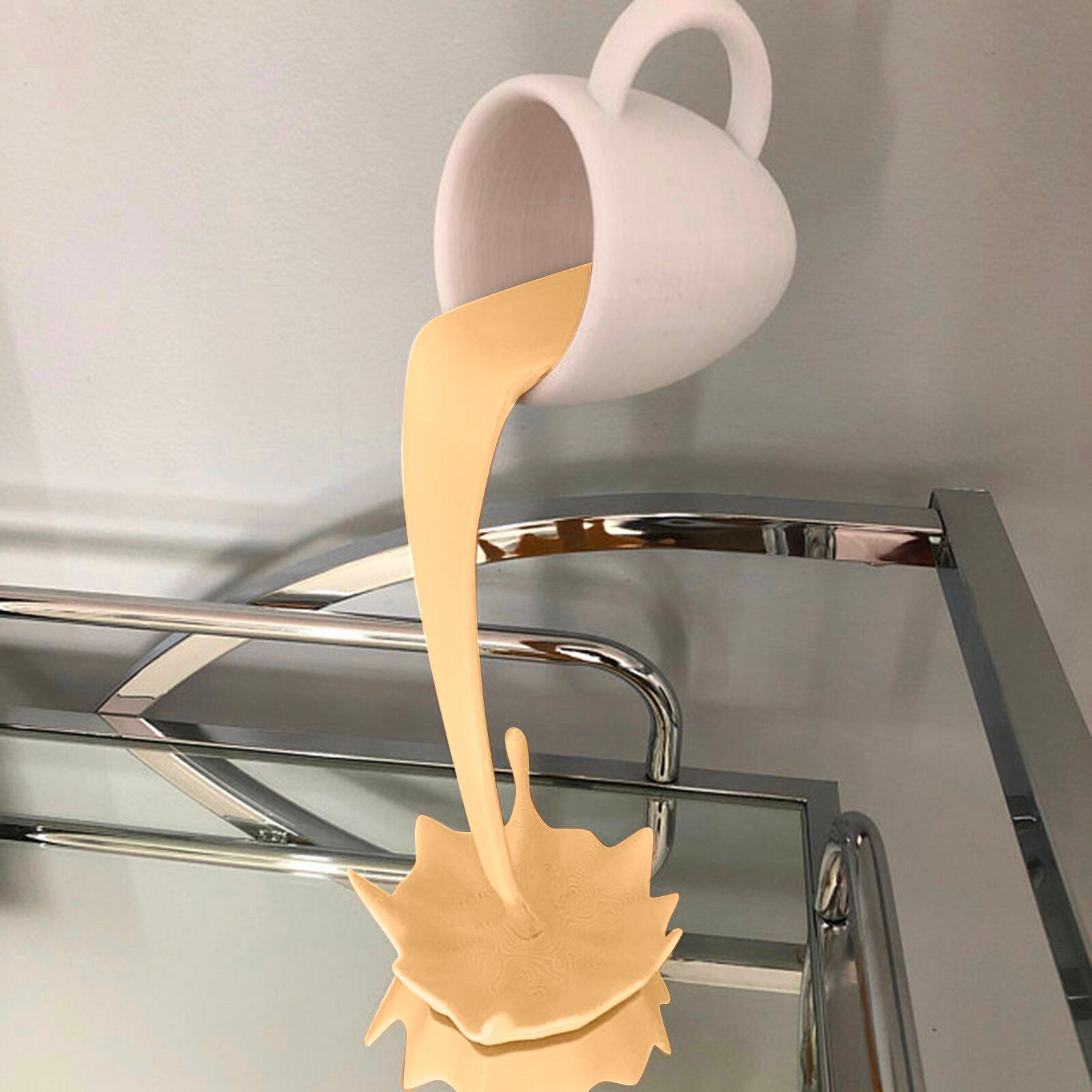 Floating Spilling Coffee Cup Sculpture Kitchen Decoration Spilling Magic Pouring Splash Coffee Mug Home Decoration: Beige 