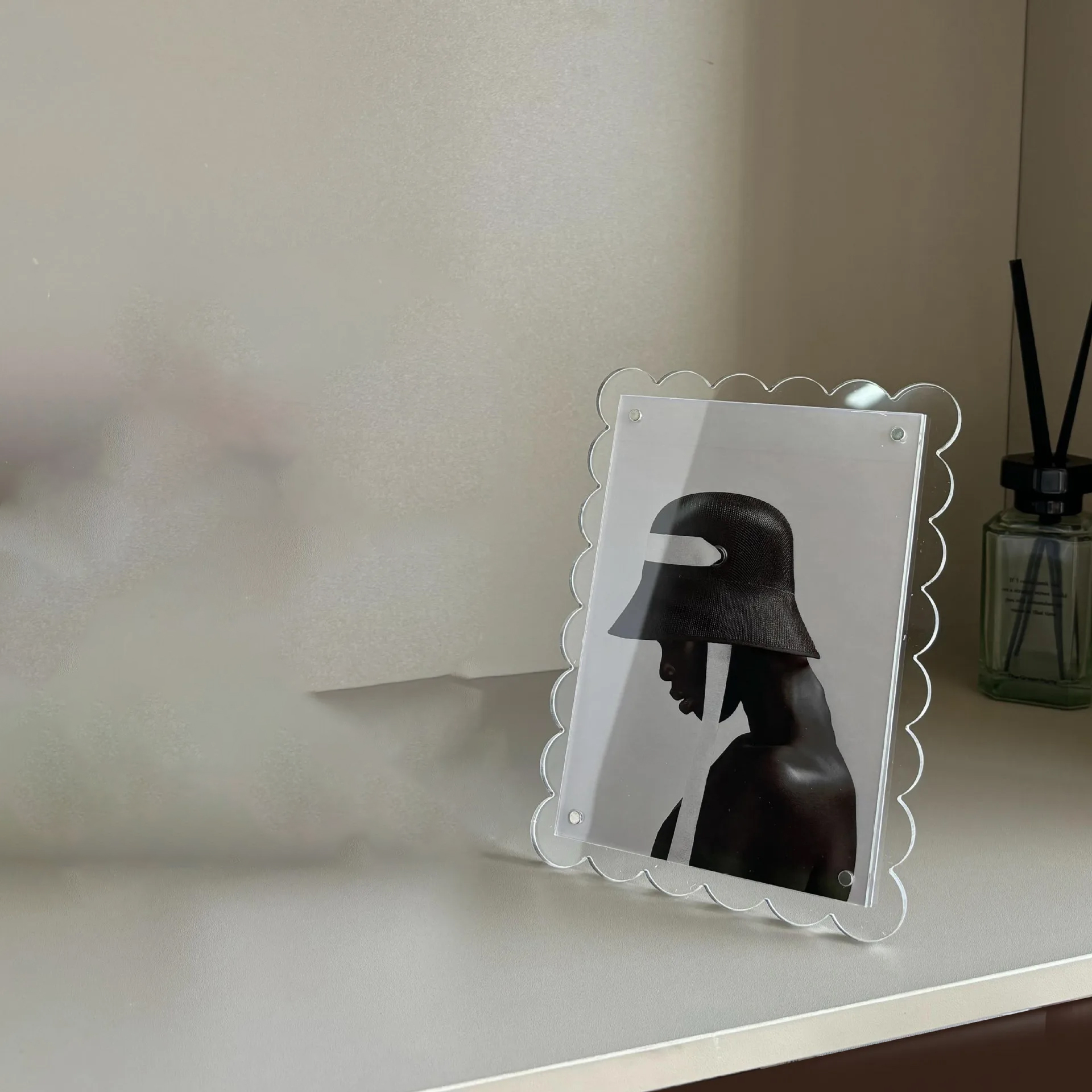 Marco de acrílico festoneado para decoración de escritorio, marco de fotos moderno de color neón magnético para mesa, hogar y oficina: 8 pulgadas / Verde