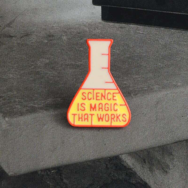DoreenBeads Wetenschap Bitch Pins Broches Badges Chemische X Wetenschap Is Magie Die Werkt Science Experiment Cup Wetenschap Lover