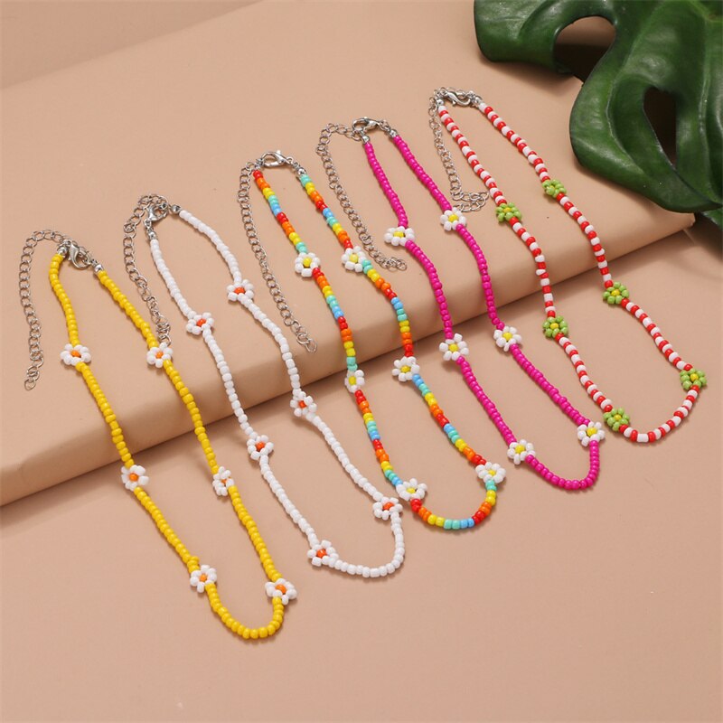 Collier ras du cou court pour femmes, jolie chaîne de perles colorées avec des fleurs de marguerite, bijoux de , coréenne
