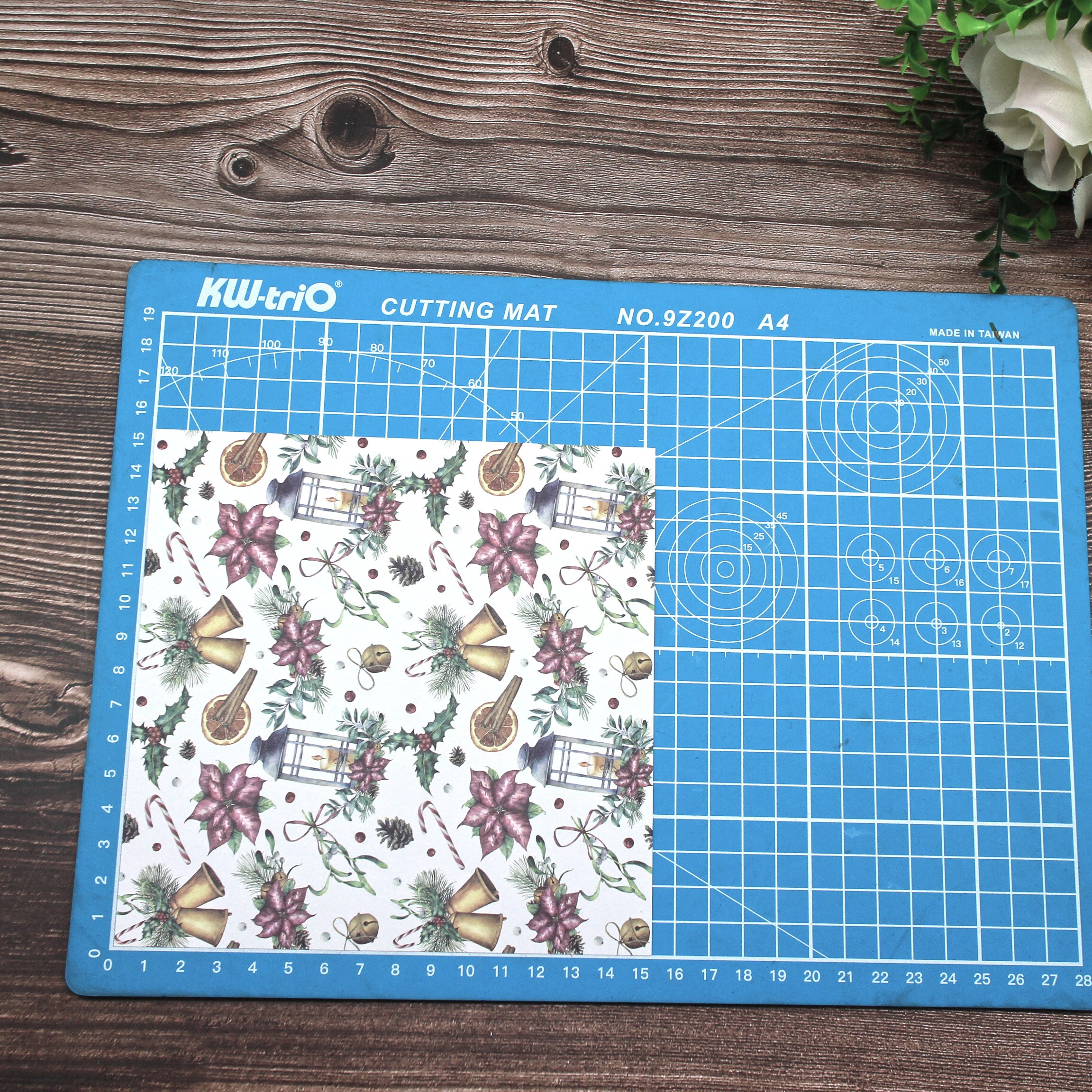 Christmas pine cone leaves and single-sided pattern paper origami art background paper card making DIY scrapbook paper craf