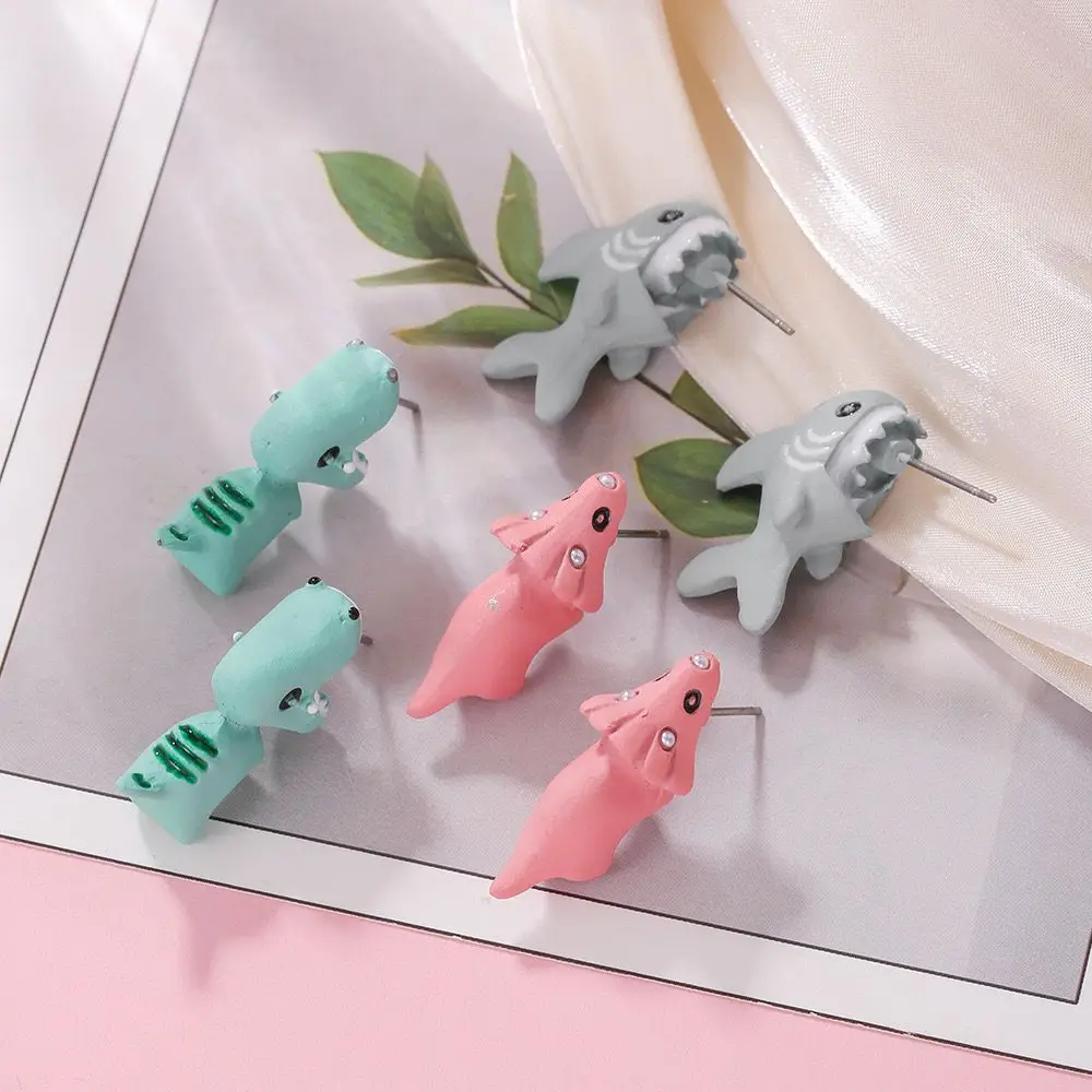 Boucles d'oreilles en forme d'animal de dessin animé pour femmes, 2 pièces/1 paire, mignon dinosaure petit chien baleine, morsure d'argile, bijoux d'oreille, amusants à la